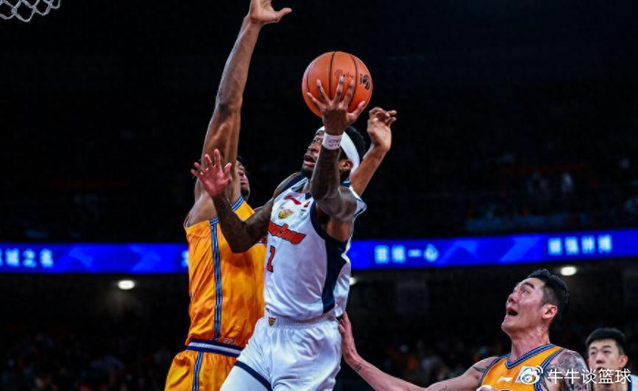 深圳队豪取5连胜登顶积分榜第三，广厦重返榜首