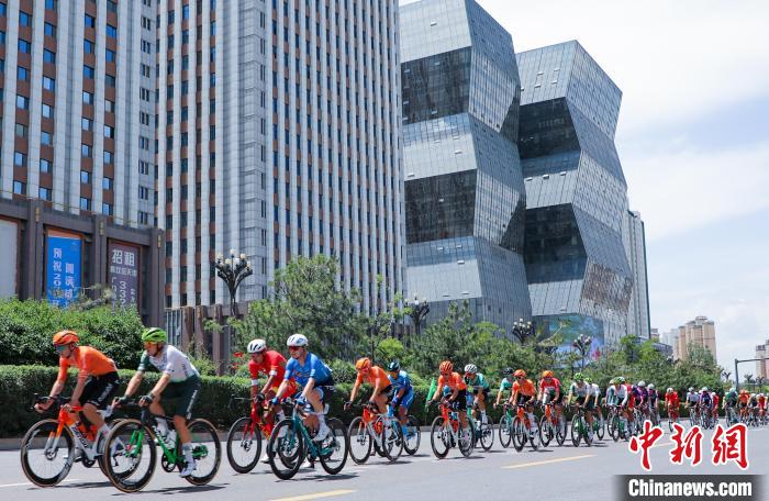 环大美青海国际公路自行车赛揭幕战打响：意大