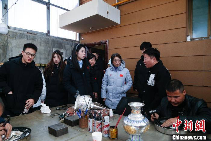 跟着冰壶赛事走进西宁：开启非遗探秘之旅，感