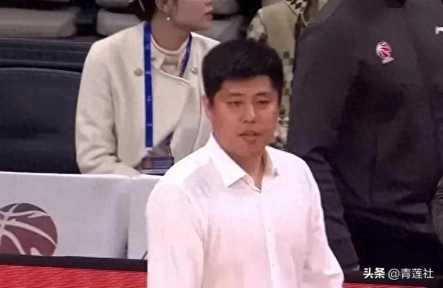 山西主帅潘江被裁判驱逐引球迷泪目