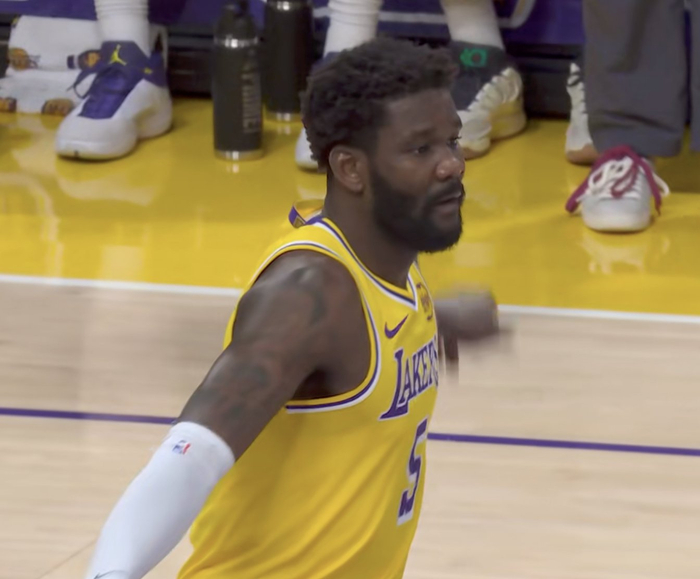 雷霆核心艾顿全场仅得3分 面对湖人遭遇低迷表现