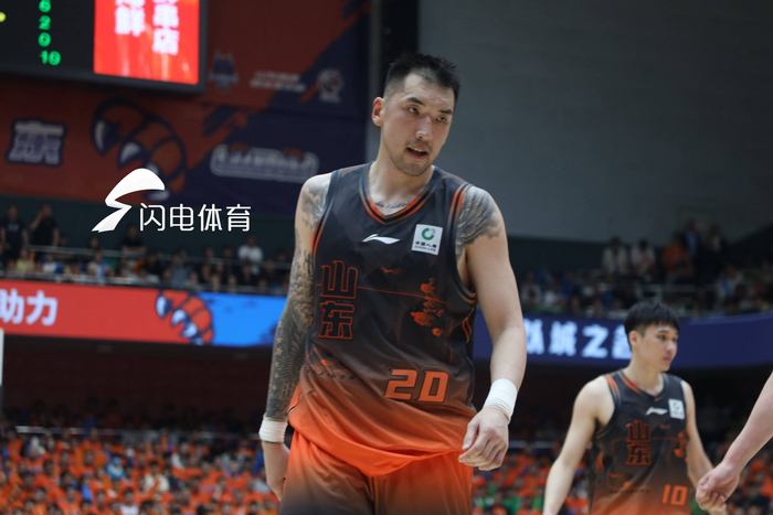 山东男篮力克辽宁晋级八强 邱彪高诗岩真情回应